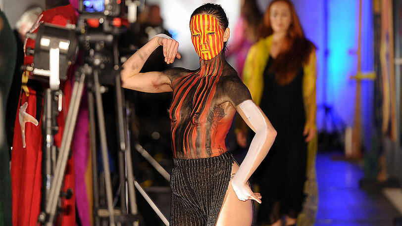 Die Models waren mit ihrem Bodypainting selbt Teil der Performance.