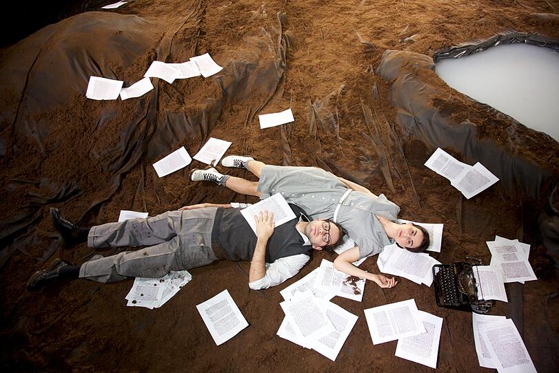 Liviu Holender und Sophie Mitterhuber als Hans und Sophie Scholl in der Kammeroper &bdquo;Weiße Rose&ldquo; von Udo Zimmermann auf der Studiobühne des Gärtnerplatztheaters.