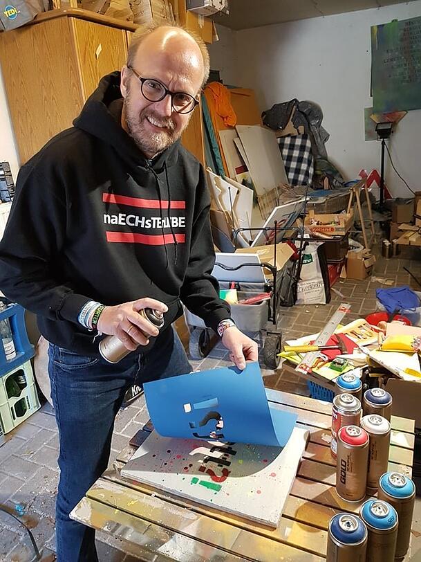 Der Osnabrücker Künstler Mika Springwald hat die Figuren gestaltet. Der Osnabrücker Künstler Mika Springwald hat die Figuren gestaltet.
