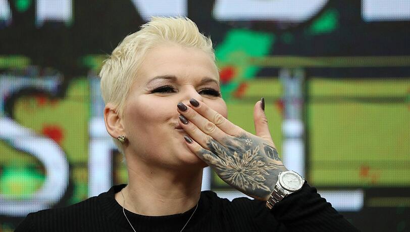 "Wahre Liebe erkennt man in den Zeiten, in denen man zu schwach ist, sich selbst zu lieben", schreibt Melanie Müller bei Instagram. (Archivbild)