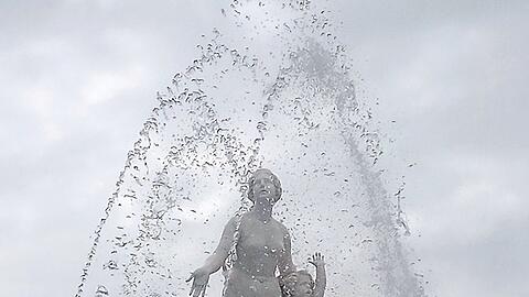 Er strahlt im neuen Glanze: der Latona-Brunnen.