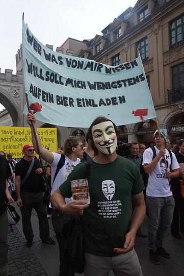 Gegen den Überwachungswahn: Die Demonstranten am Stachus.