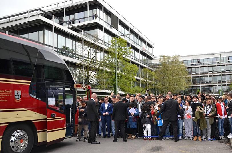 Ankunft von Real Madrid vor dem Hotel "Hilton" in München - die Bilder.
