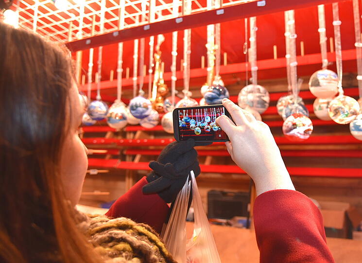 Glänzende Aussichten: Weihnachtsdeko am Marienplatz.