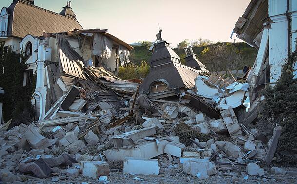 Das Grande Pettine Hotel in Odessa liegt in Trümmern, nachdem es von einer Rakete getroffen wurde. Das Grande Pettine Hotel in Odessa liegt in Trümmern, nachdem es von einer Rakete getroffen wurde.