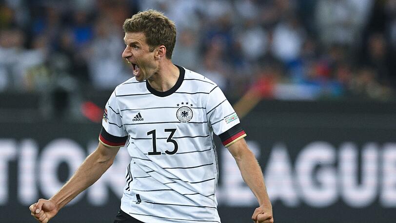 Bayern-Urgestein Thomas Müller gratuliert den DFB-Damen zum gelungenen EM-Auftakt.