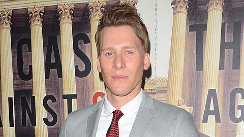 Dustin Lance Black muss sich von einer Kopfverletzung erholen.