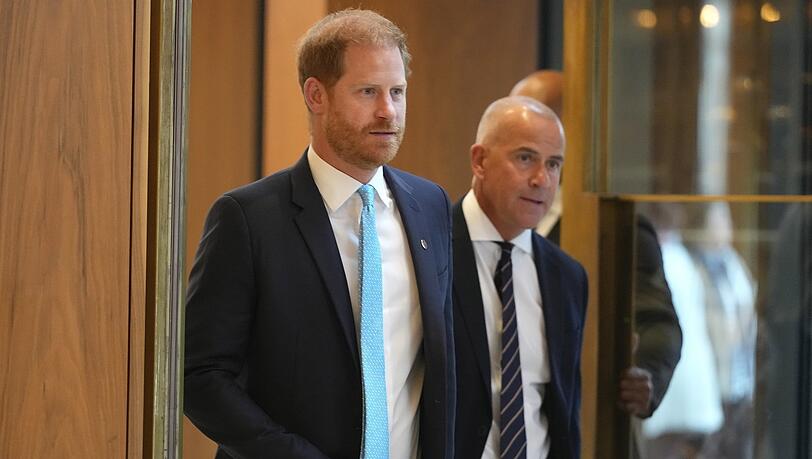 Alleine in Großbritannien: Prinz Harry besucht ohne Meghan eine Preisverleihung der Wohltätigkeitsorganisation WellChild in London. Alleine in Großbritannien: Prinz Harry besucht ohne Meghan eine Preisverleihung der Wohltätigkeitsorganisation WellChild in London.