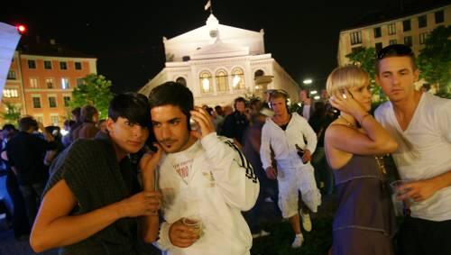 Party ohne Lärmbelästigung: die „Silent Disco“ der Urbanauten am Gärtnerplatz. Nach demselben Prinzip feierten am Karfreitag die Gäste im P1. Party ohne Lärmbelästigung: die „Silent Disco“ der Urbanauten am Gärtnerplatz. Nach demselben Prinzip feierten am Karfreitag die Gäste im P1.