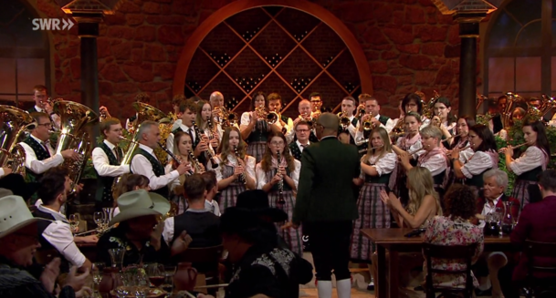 Die Trachtenkapelle Obersasbach beim "Schlager-Spaß". Die Trachtenkapelle Obersasbach beim "Schlager-Spaß".