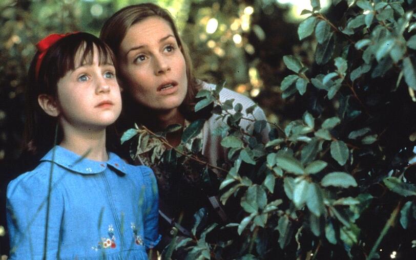 Nach "Matilda" wurde es allm&auml;hlich still um Mara Wilson (Bild, links neben Embeth Davidtz).