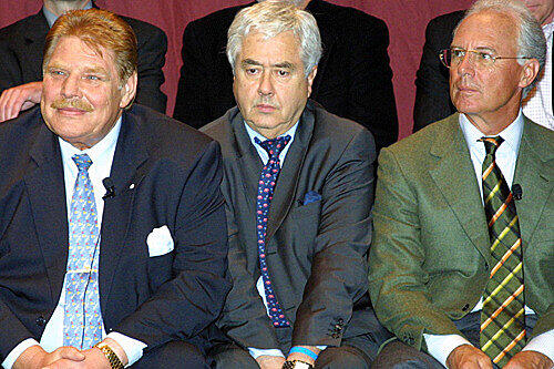 Wildmoser mit dem Bayern-Gespann Fritz Scherer und Franz Beckenbauer.