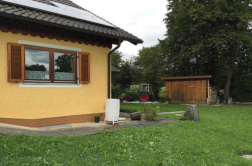 Die Ermittler am Tatort: In diesem Haus in Meiling wurde das Ehepaar Opfer des Raubüberfalls.