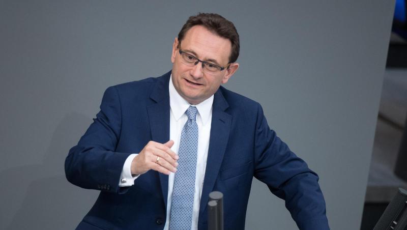 "Die Begleitung des Strukturwandels in Folge des Kohleausstiegs ist eine wichtige Aufgabe. Dazu gehört auch die Verkehrsinfrastruktur. Wir befinden uns dabei aber nicht auf einer grünen Wiese", sagt Lange. "Die Begleitung des Strukturwandels in Folge des Kohleausstiegs ist eine wichtige Aufgabe. Dazu gehört auch die Verkehrsinfrastruktur. Wir befinden uns dabei aber nicht auf einer grünen Wiese", sagt Lange.