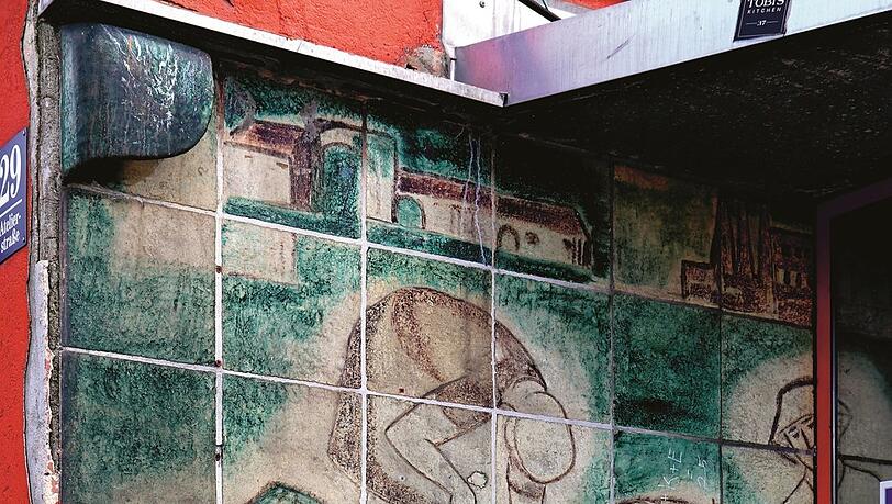 Das Kunstwerk am Werk 1 im Werksviertel zeigt die bäuerliche Kartoffelernte. Das Kunstwerk am Werk 1 im Werksviertel zeigt die bäuerliche Kartoffelernte.