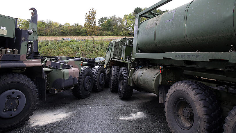 Ein kurioser Unfall der US Army legte am Samstag die A9 lahm. Die Bilder.