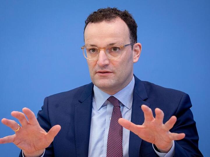 Bundesgesundheitsminister Jens Spahn: "Der Patient von morgen wird immer noch einen Arzt brauchen - aber er wird keinen Arzt mehr ernstnehmen, der nur noch über Karteikarten arbeitet."