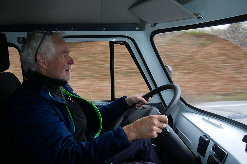 Spannende Testfahrt: Autor Rudolf Huber fühlt sich hinterm Buchanka-Steuer an seinen früheren T2-Bulli erinnert.