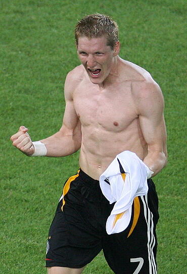 8. Juni 2006: Jubel in Stuttgart - Bastian Schweinsteiger erzielte beim 3:0 gegen Portugal im Spiel um Platz drei bei der WM im eigenen Land zwei Tore.
