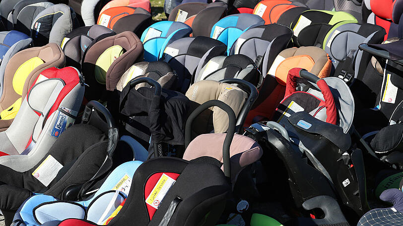 Doch davor hieß es wachbleiben: Die Zeit konnte man sich beispielsweise auf dem Flohmarkt an der Messe vertreiben.