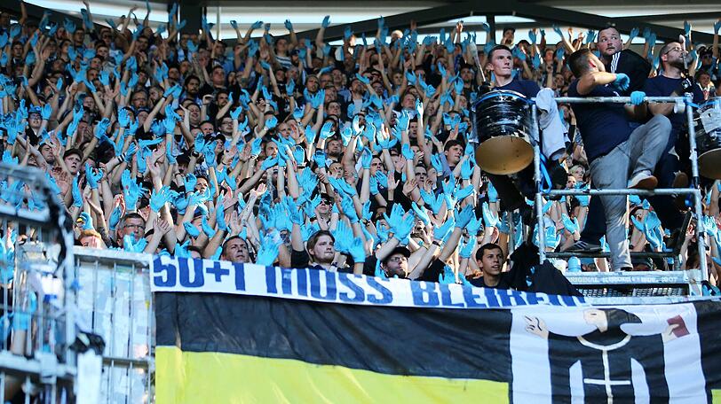 Unterstützen ihr Team: die Fans des TSV 1860.