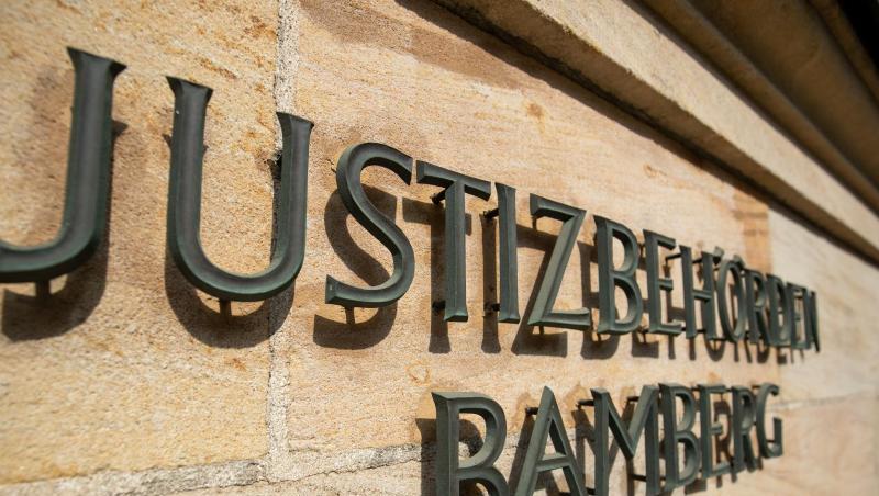 "Justizbehörden Bamberg" steht an der Außenfassade am Landgericht Bamberg. Foto: Daniel Karmann/dpa "Justizbehörden Bamberg" steht an der Außenfassade am Landgericht Bamberg. Foto: Daniel Karmann/dpa