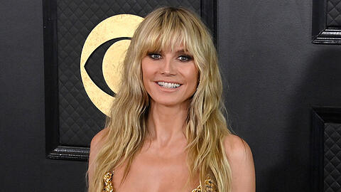 Heidi Klum hat sich im Fell-Bikini ablichten lassen – als Hommage an Raquel Welch.