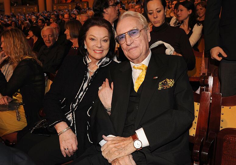 Der TV-Produzent Helmut Ringelmann prägte das Krimifernsehen hierzulande wie kein Zweiter. Links seine Ehefrau, die Schauspielerin Evelyn Opela. Der TV-Produzent Helmut Ringelmann prägte das Krimifernsehen hierzulande wie kein Zweiter. Links seine Ehefrau, die Schauspielerin Evelyn Opela.