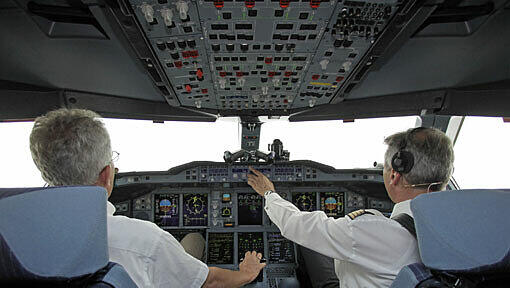 Piloten-Urteil: Künftig dürfen sie in der EU bis 65 im Cockpit sitzen. Piloten-Urteil: Künftig dürfen sie in der EU bis 65 im Cockpit sitzen.