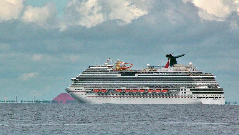 An Bord der "Carnival Magic" befindet sich eine Frau, die mit Ebola-Proben in Kontakt gekommen sein soll. Foto: Gustavo Villegas An Bord der "Carnival Magic" befindet sich eine Frau, die mit Ebola-Proben in Kontakt gekommen sein soll. Foto: Gustavo Villegas