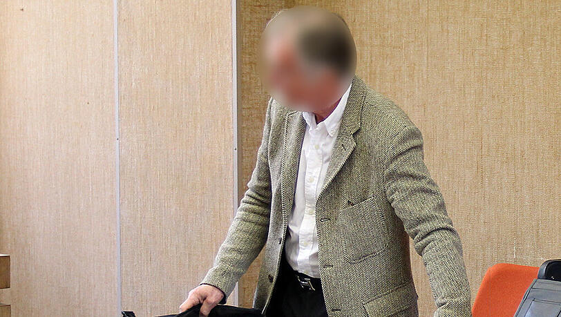 Arzt vor Gericht: Hans G. hat Gutachten gefälscht. Arzt vor Gericht: Hans G. hat Gutachten gefälscht.