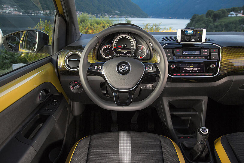 Klein, aber fein: Doch ein längs verstellbares Lenkrad und versenkbare Fenster in den optionalen hinteren Türen sucht der neu angepeilte Kunde beim VW up! auch künftig vergebens.