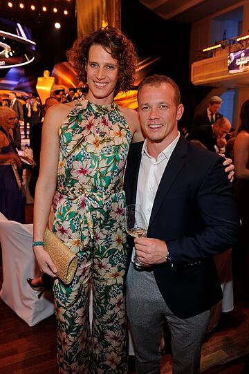 Moderne Fünfkämpferin Lena Schöneborn und Turnstar Fabian Hambüchen.