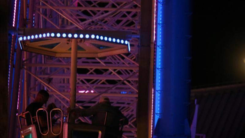Der Mond ist während einer partiellen Mondfinsternis hinter dem Riesenrad des Kiliani-Volksfestes zu sehen. Foto: Karl-Josef Hildenbrand Der Mond ist während einer partiellen Mondfinsternis hinter dem Riesenrad des Kiliani-Volksfestes zu sehen. Foto: Karl-Josef Hildenbrand