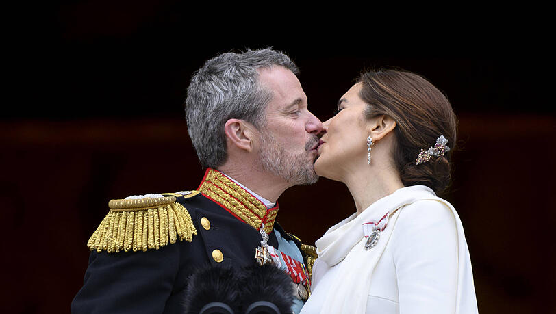 Nach den Gerüchten um Frederiks mögliche Affäre, zeigt sich das Paar seit der Proklamation wieder als strake Einheit.