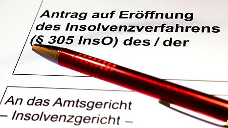 In Bayern gab es im ersten Halbjahr weniger Insolvenzen - bei Firmen stieg die Zahl allerdings stark an. (Symbolbild)