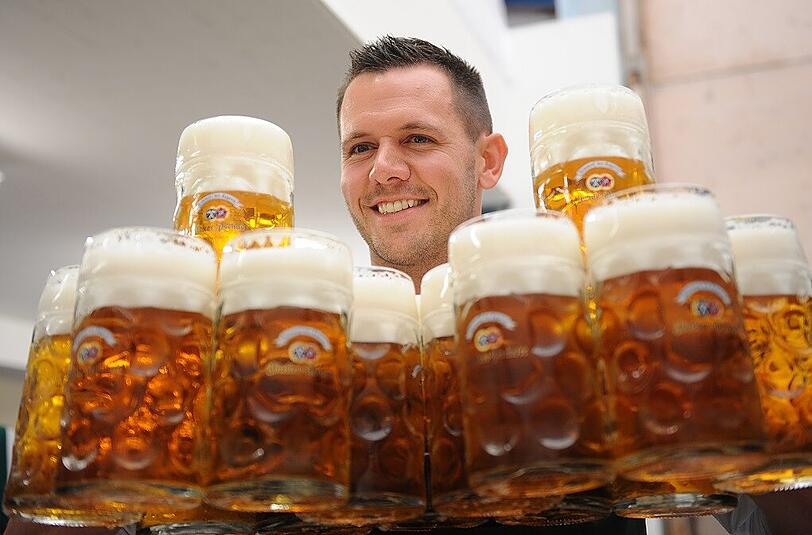 Die rund 6,4 Millionen Besucher konsumierten auf dem Oktoberfest 2013 rund 1,05 Liter pro Kopf.