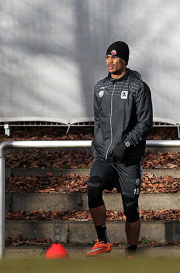 Während Löwen-Trainer Markus von Ahlen die Mannschaft zum Training bat, absolvierten Knipser Rubin Okotie, Daylon Claasen, Dominik Stahl und Stephan Hain eine individuelle Einheit.