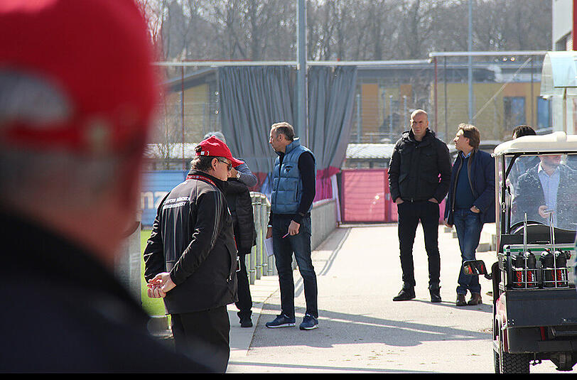 Zinedine Zidane, Willy Sagnol und Co. am Trainingsgelände des FC Bayern an der Säbener Straße.