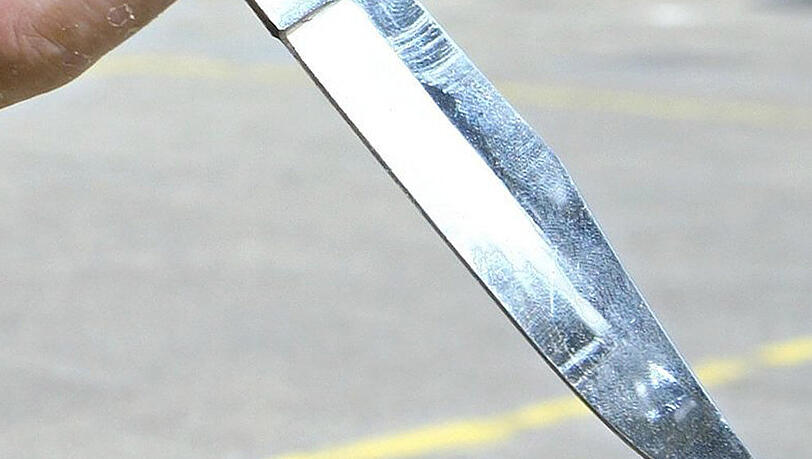 Ein 41-Jähriger wurde mit einem Küchenmesser erstochen (Symbolbild). Ein 41-Jähriger wurde mit einem Küchenmesser erstochen (Symbolbild).