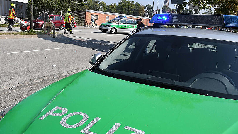 Der Transporter-Fahrer sah das Mädchen zu spät und erfasste es. Das Kind erlitt schwere Verletzungen.