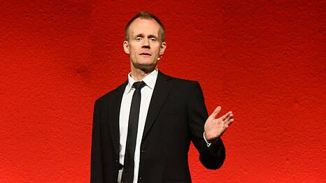 Max Uthoffs Schaffen als Kabarettist wurde2019 mit dem Deutschen Kabarettpreis ausgezeichnet