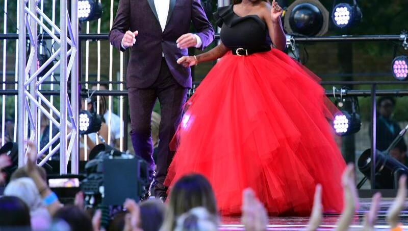Craig Revel Horwood und Motsi Mabuse sind Jurymitglieder der britischen Tanzshow "Strictly Come Dancing". Craig Revel Horwood und Motsi Mabuse sind Jurymitglieder der britischen Tanzshow "Strictly Come Dancing".