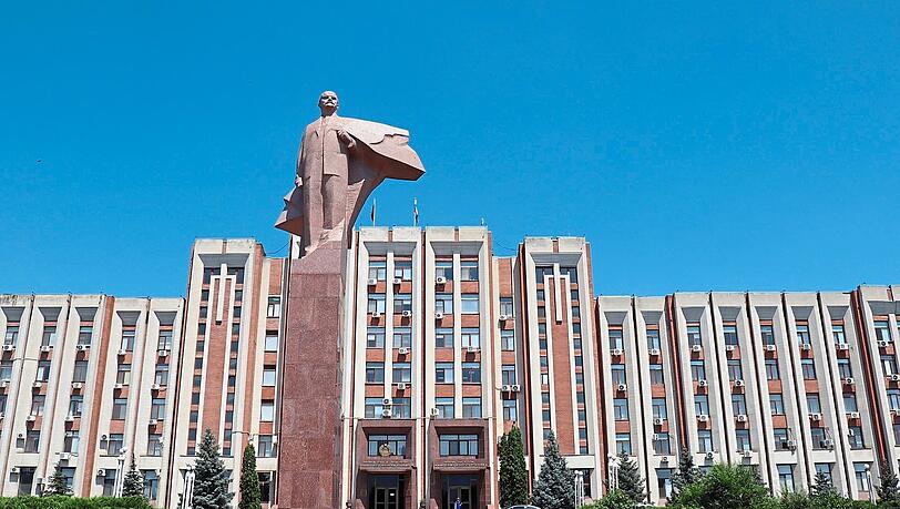 Eine Lenin-Statue steht vor dem Parlamentsgebäude in Tiraspol in Transnistrien. Das Gebiet steht unter der Kontrolle von prorussischen Separatisten. Eine Lenin-Statue steht vor dem Parlamentsgebäude in Tiraspol in Transnistrien. Das Gebiet steht unter der Kontrolle von prorussischen Separatisten.