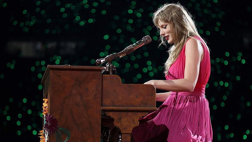 Taylor Swift bei ihrem Konzert im Münchner Olympiastadion am Samstag (27. Juli) vor 74.000 Menschen im Stadion und 50.000 Menschen auf dem Olympiaberg.