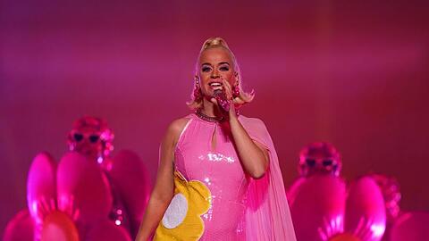 Katy Perry nach dem Kricket-Finalspiel der T20-Frauen-Weltmeisterschaft zwischen Australien und Indien auf der Bühne.