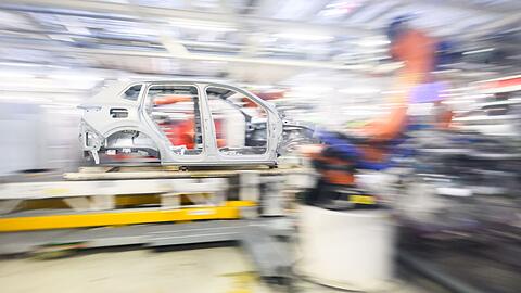 Deutsche Hersteller wie VW leiden unter schwacher Nachfrage und hohen Kosten. (Archivfoto)