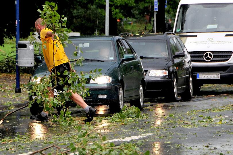 Überflutete Straßen, umgestürzte Bäume: In Münster war's besonders schlimm.