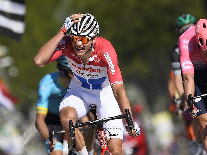 Mathieu Van der Poel kann seinen Sieg beim 54. Amstel Gold Race kaum fassen.