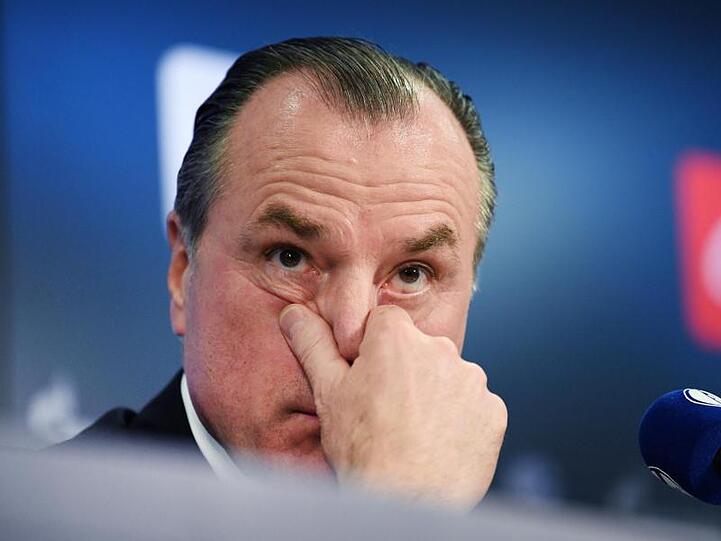 Der Fleischproduzent und Schalke- 04-Aufsichtsratschef Clemens Tönnies hat sich für eine Äußerung über den angeblichen Zusammenhang von Energieversorgung, Klimawandel und Überbevölkerung in Afrika entschuldigt.